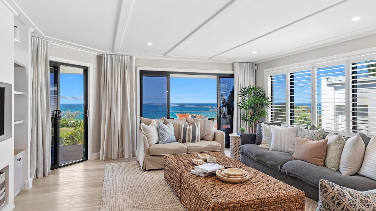 Three bedroom home in Miami - Lounge