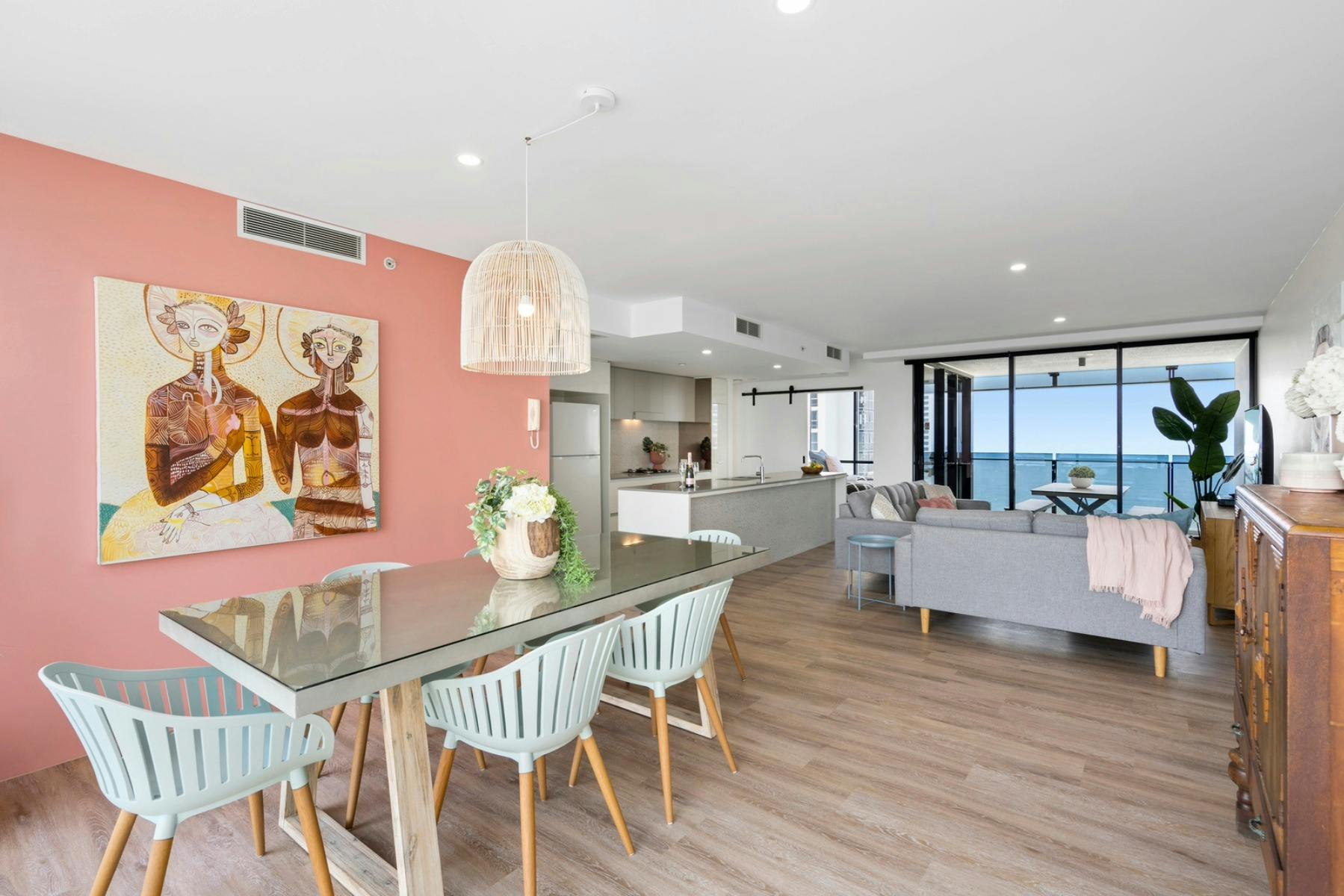 Modern Coastal Chic – Level 25 Apartment - Circle on Cavill Surfers Paradise