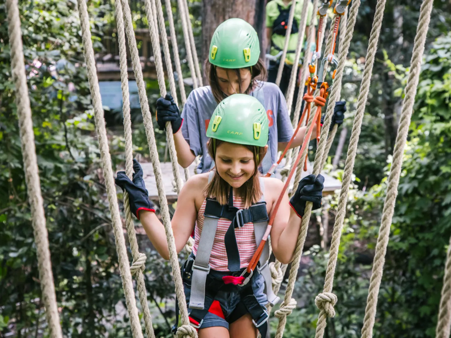 2 kids smiling on an obstacle