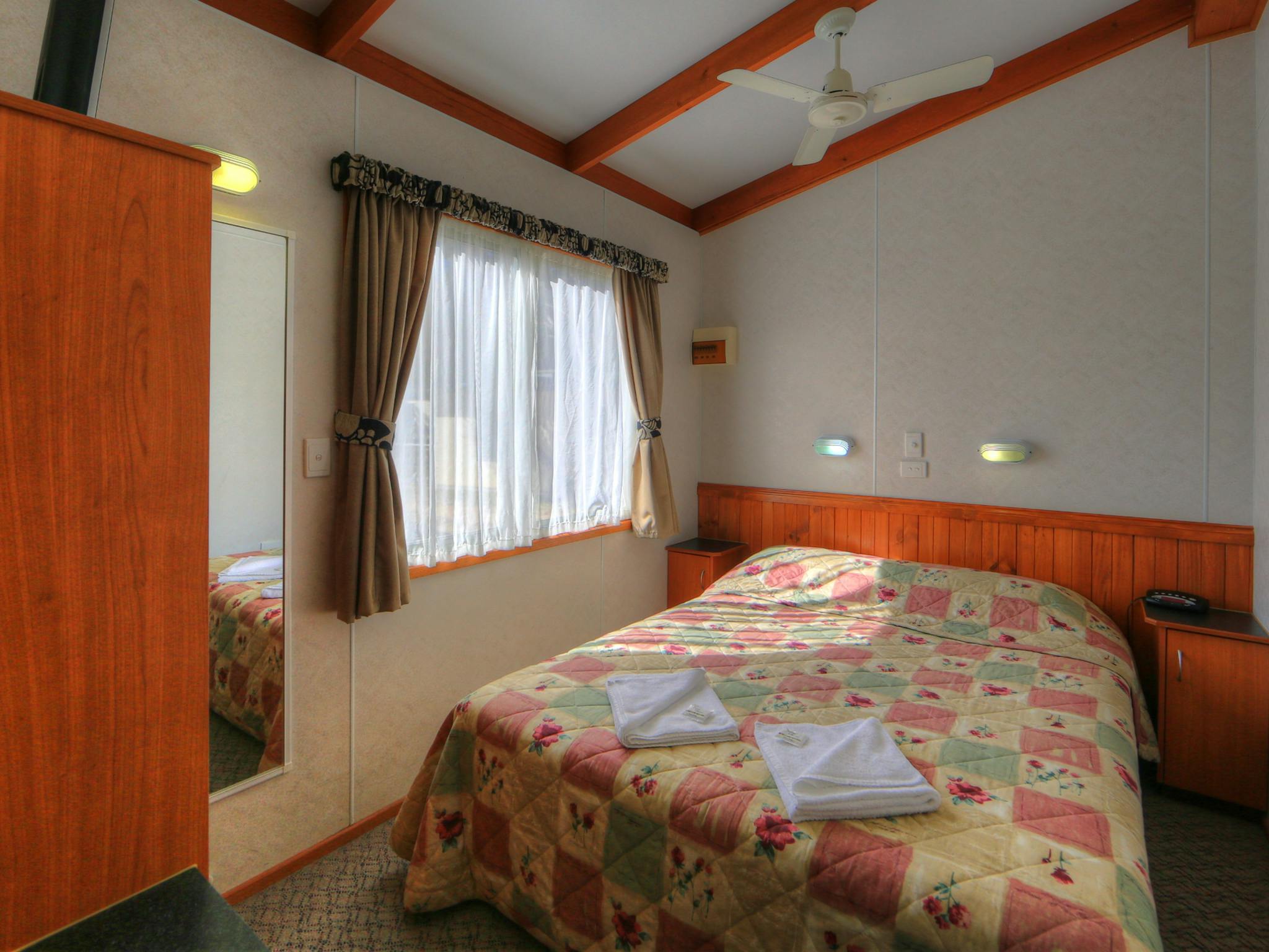 Lakeview Villa- bedroom
