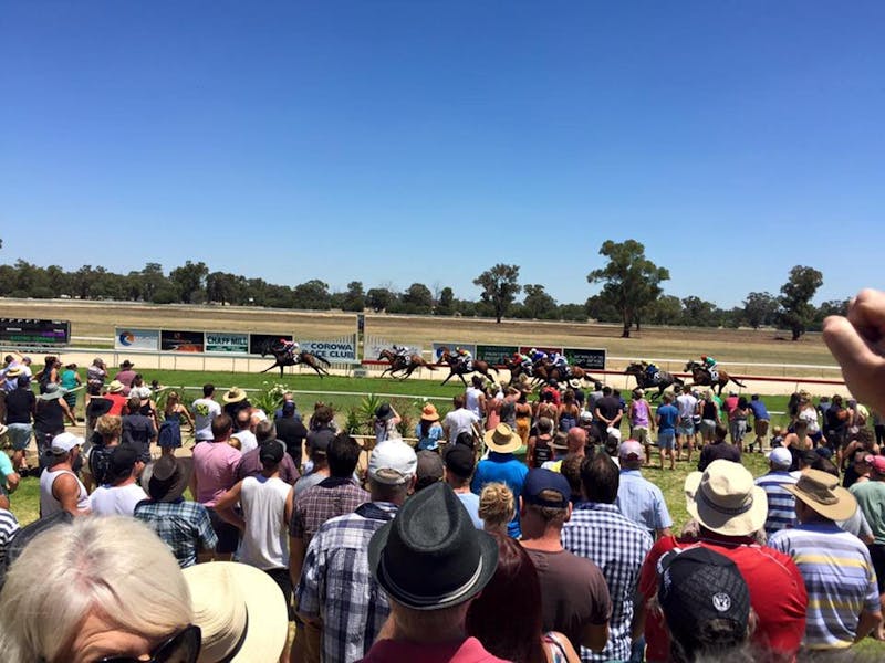 Melbourne cup weekend holiday deals
