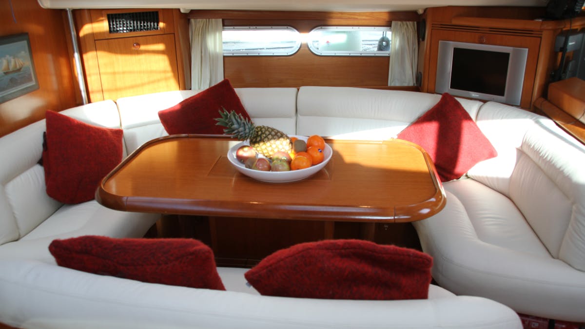 Lounge on MiLady in saloon