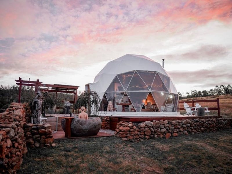 External view on patio, Luna Lodge Tasmania
