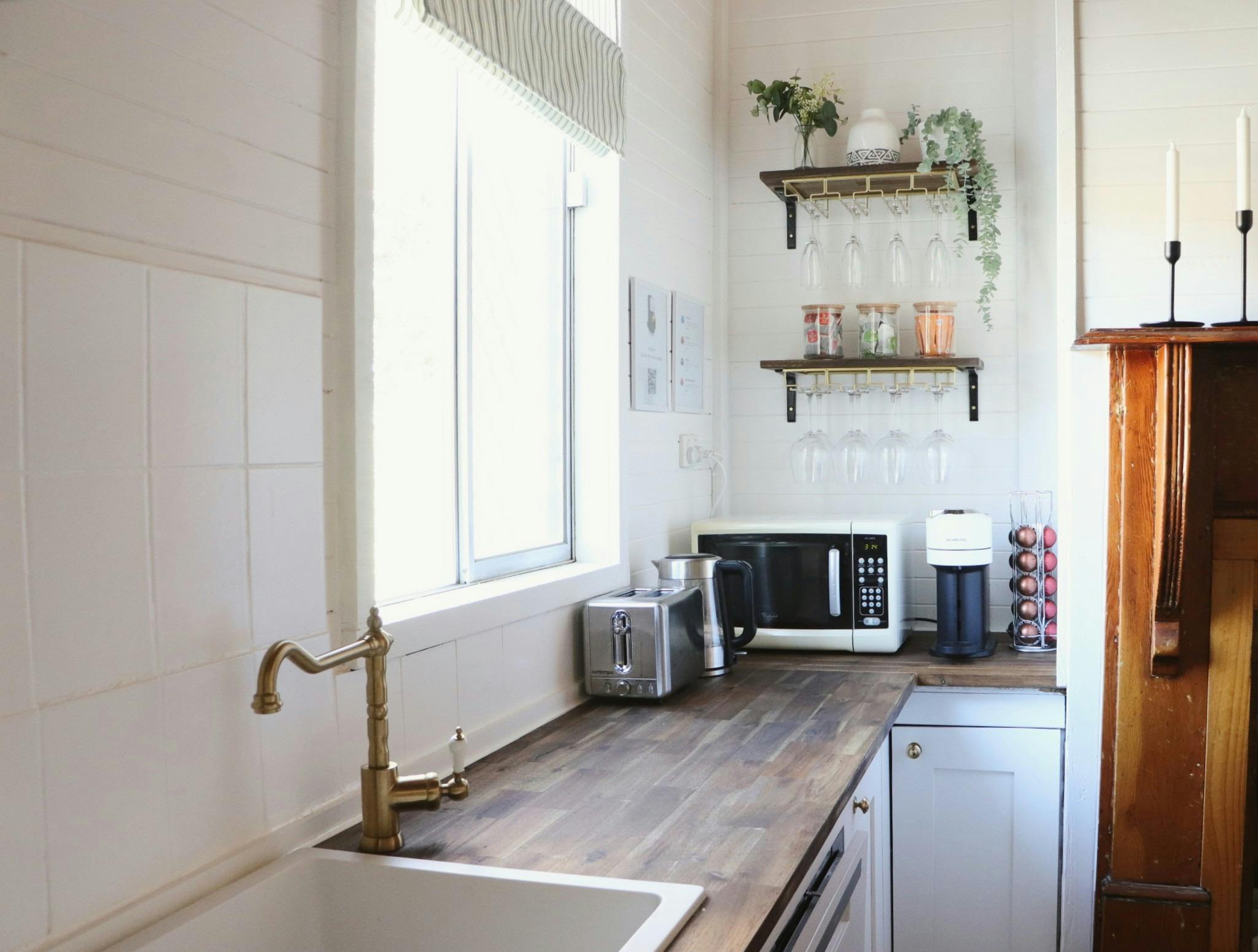 Fully equipped kitchen with dishwasher, water filter, nespresso machine and all cooking essentials
