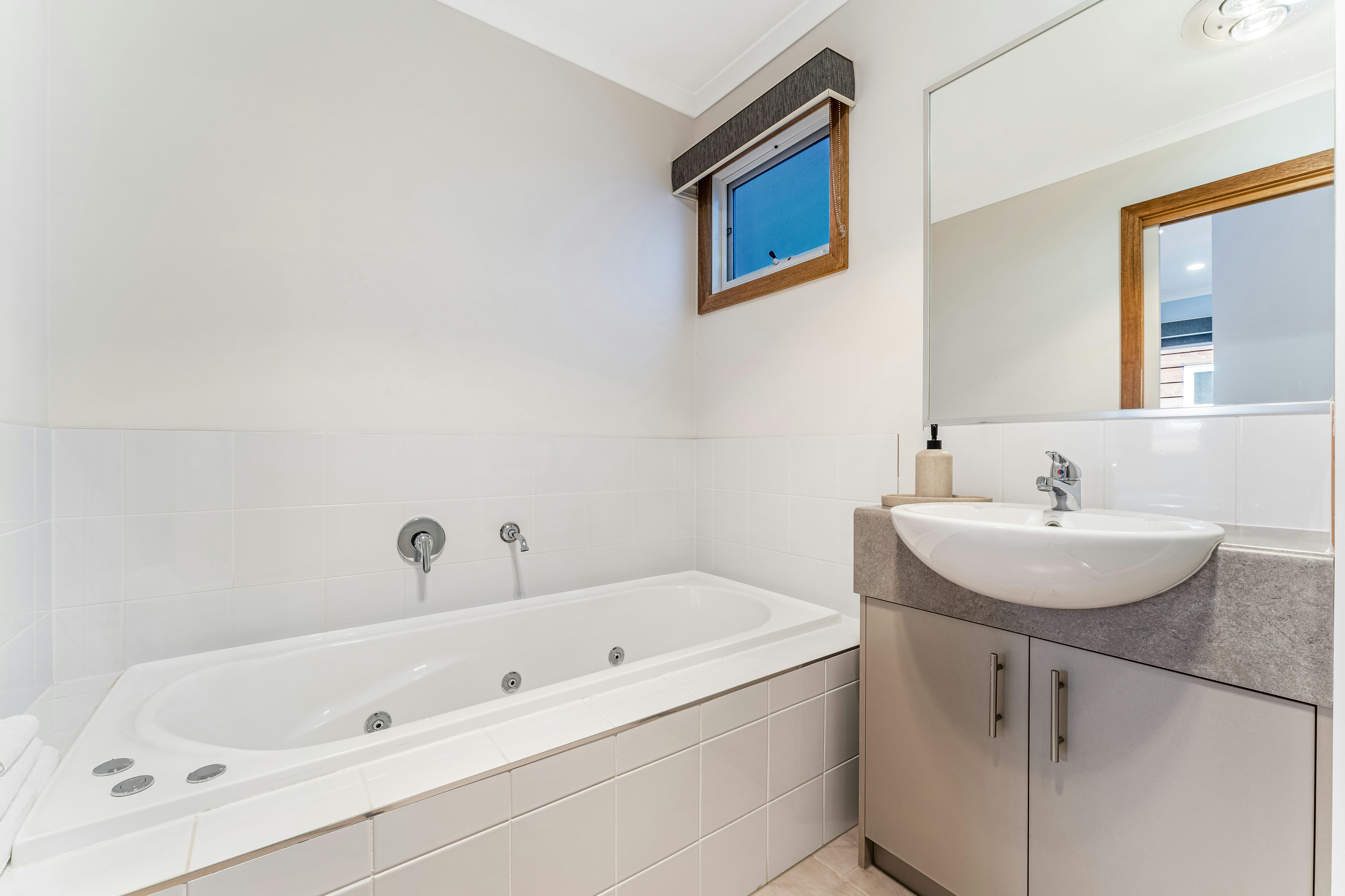 Two Bedroom Spa Villa | Tasman Holiday Parks - Bright