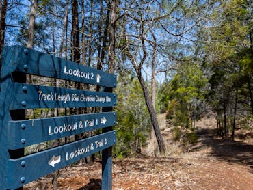 Kinbombi Falls Signage