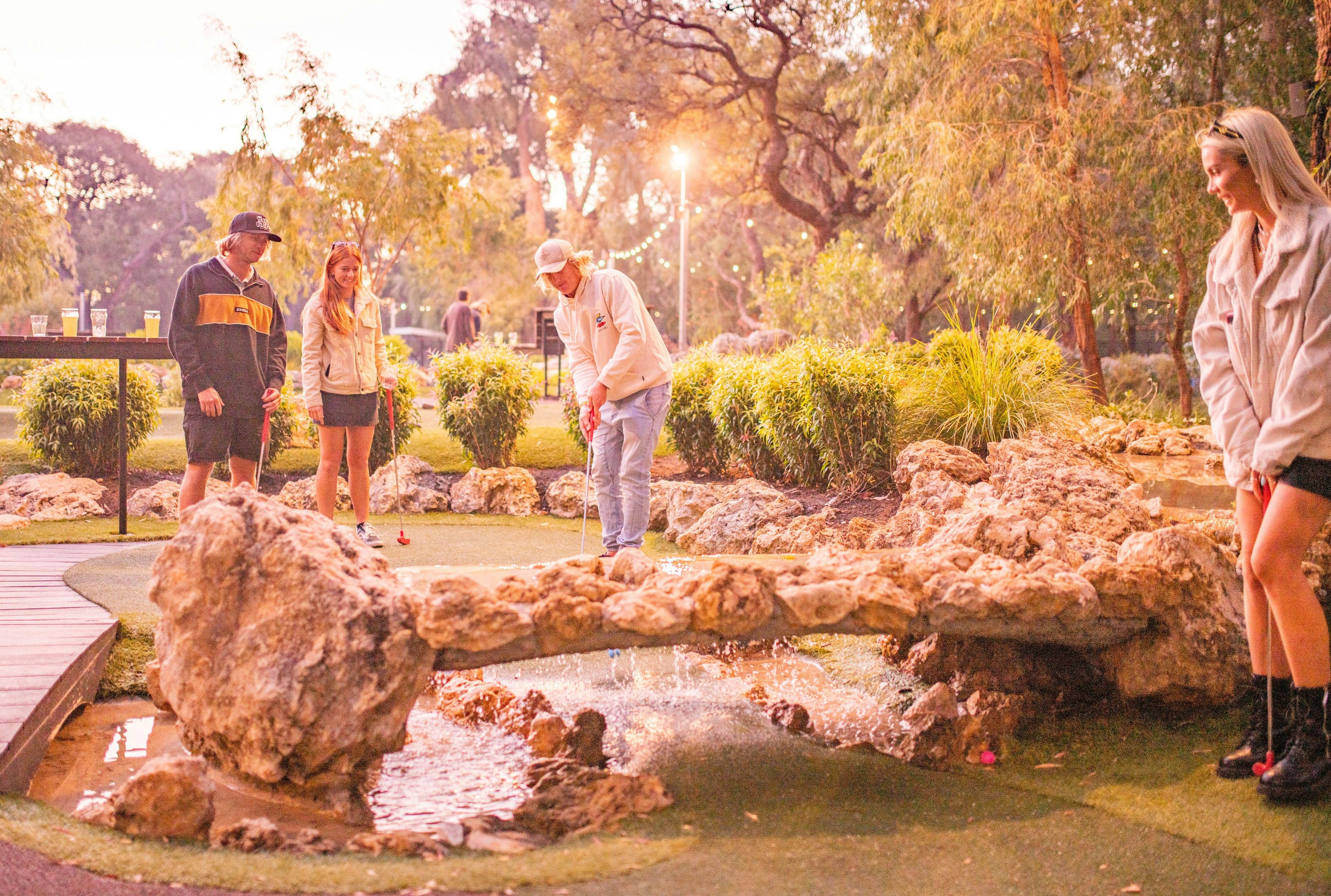 The Par 3 - Golf and Minigolf