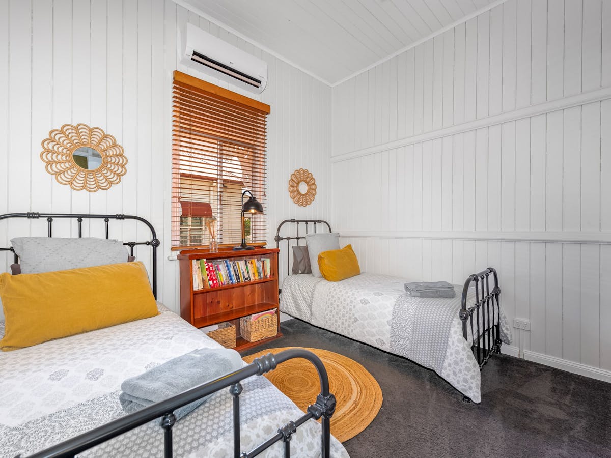 2 single beds, reverse cycle aircon, kids books & toys. Cot available