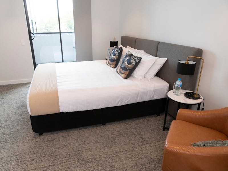 Accessible-One-Bedroom-Apartment-Queen-Bed