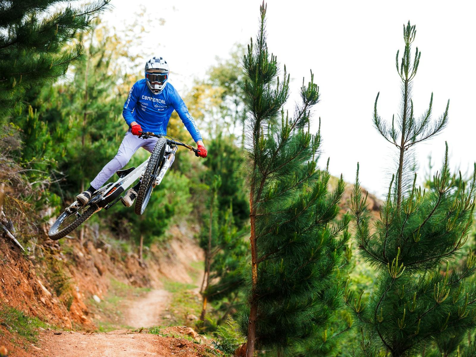 Rider jumping at Mystic Bike Park FlowmingoTrail