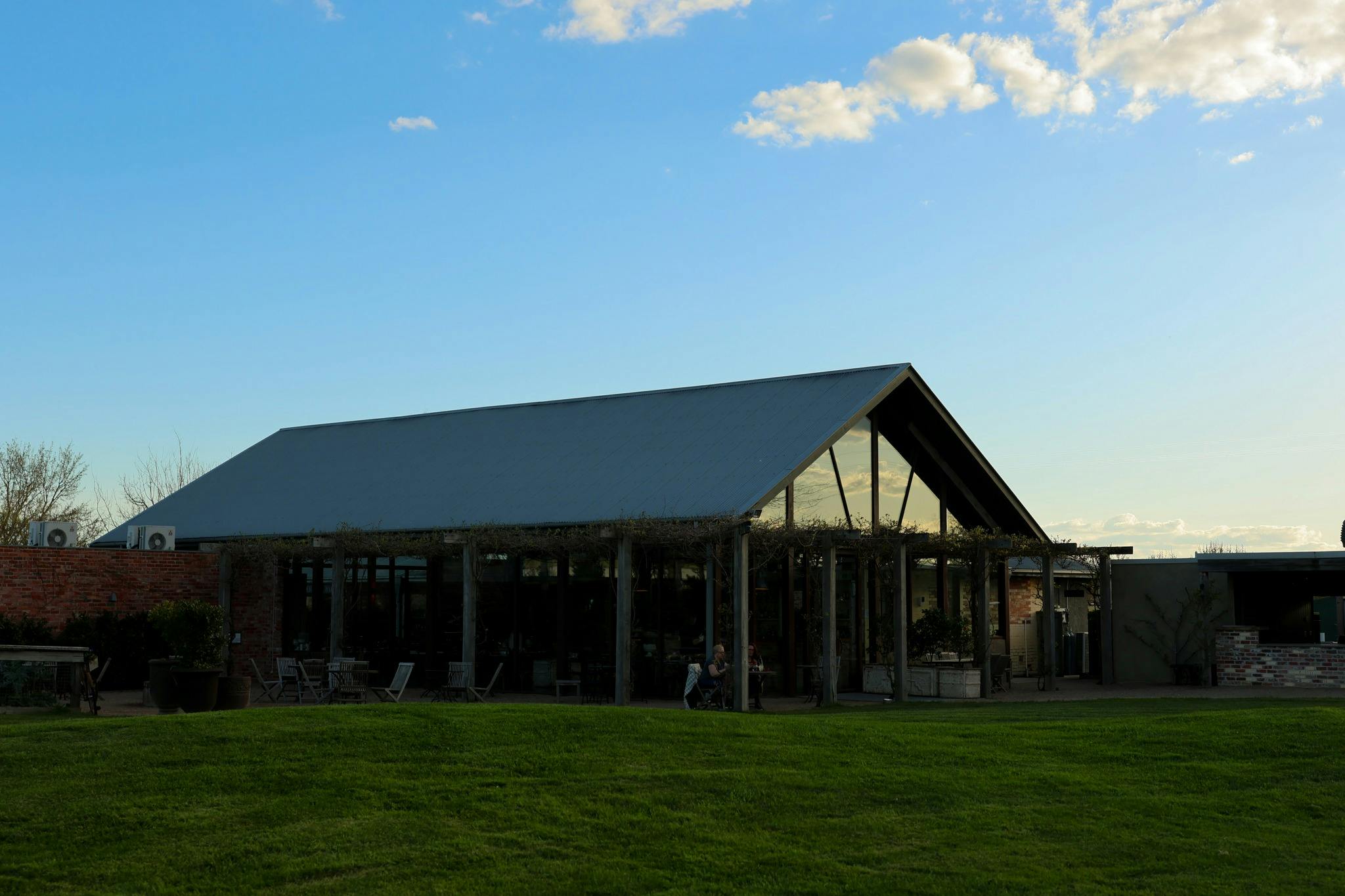 Meletos exterior