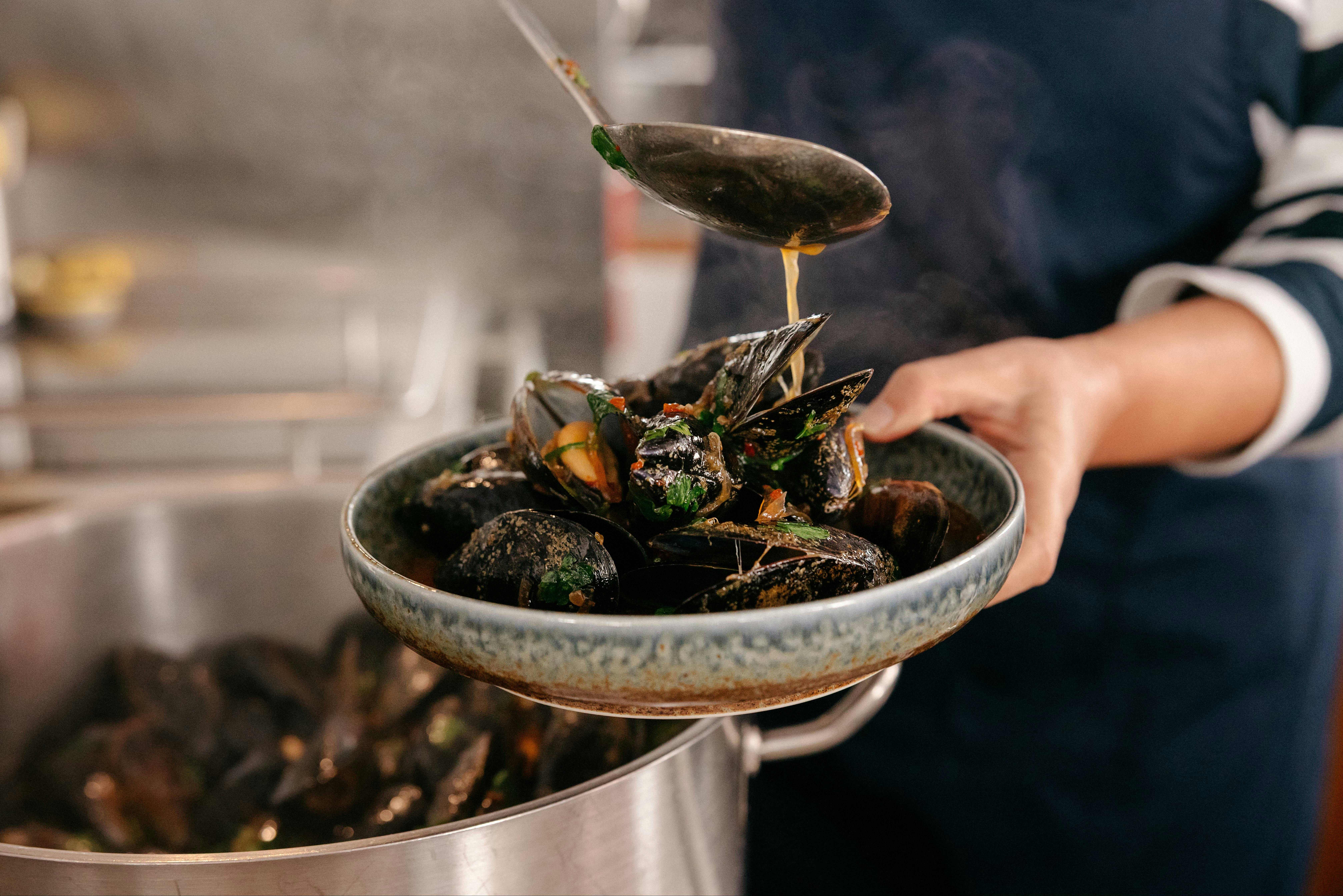 Mussel cooking demonstrations on Portarlington Mussel tours