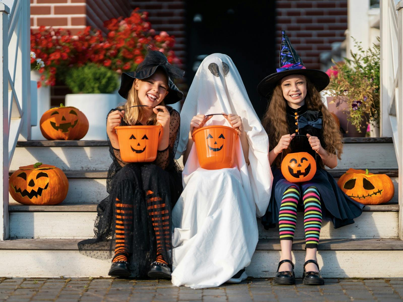 Moffat Beach Street Party: Halloween