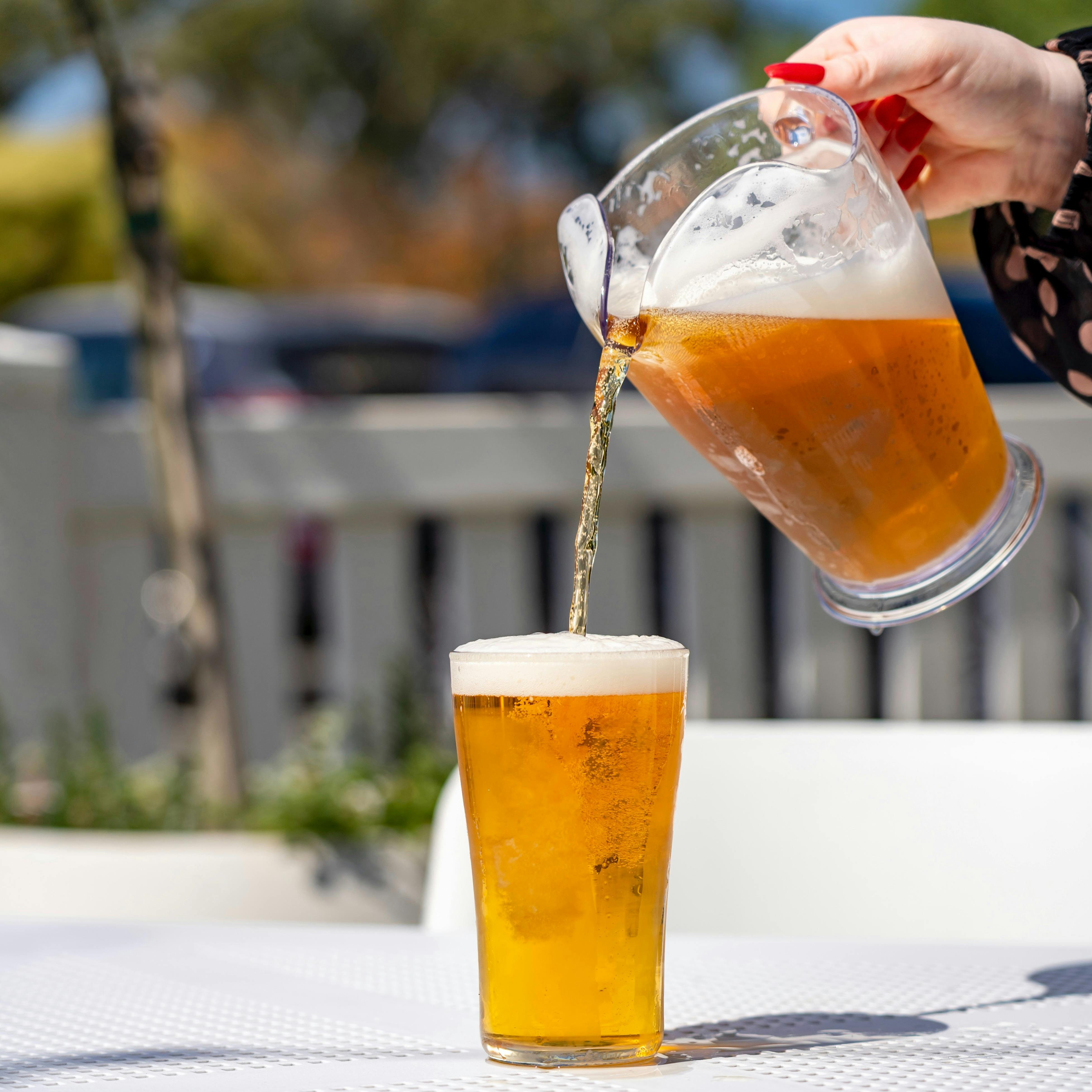 Cremorne Hotel beverage pour