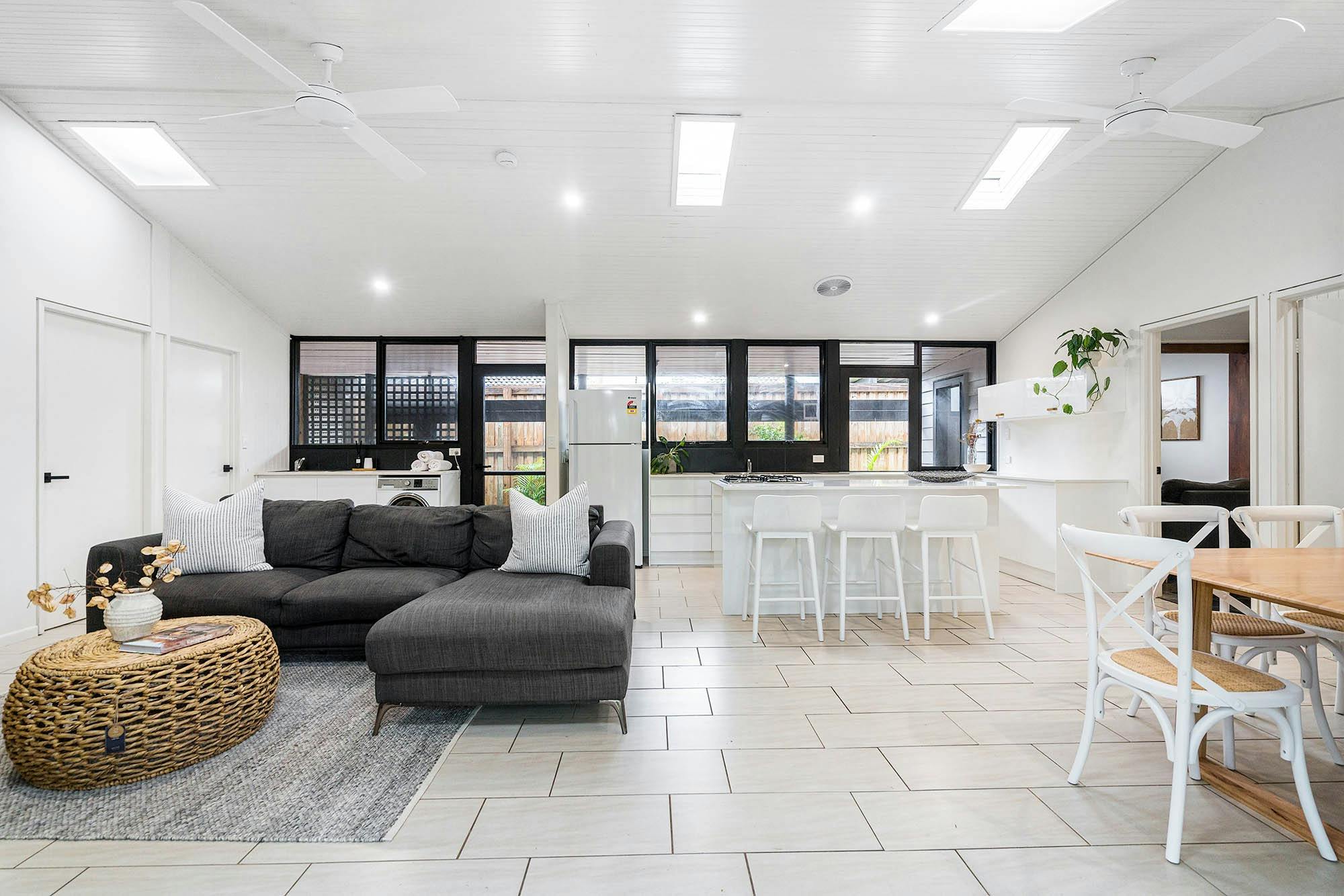 Bangalleys - Byron Bay - Open-plan Kitchen, Living and Dining