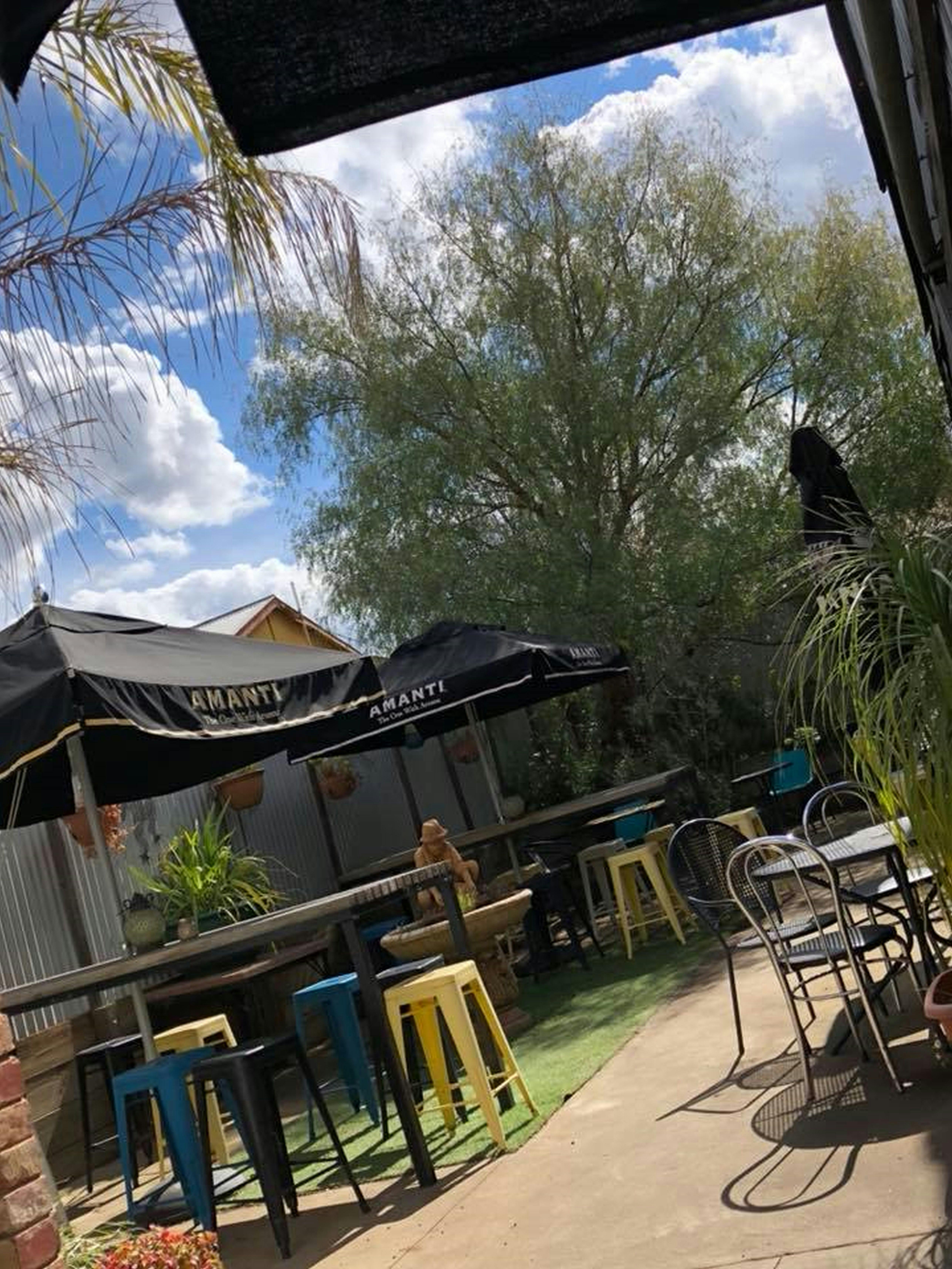24 Karat Cafe - Courtyard