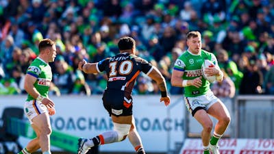Canberra Raiders player Hudson Young running the ball.