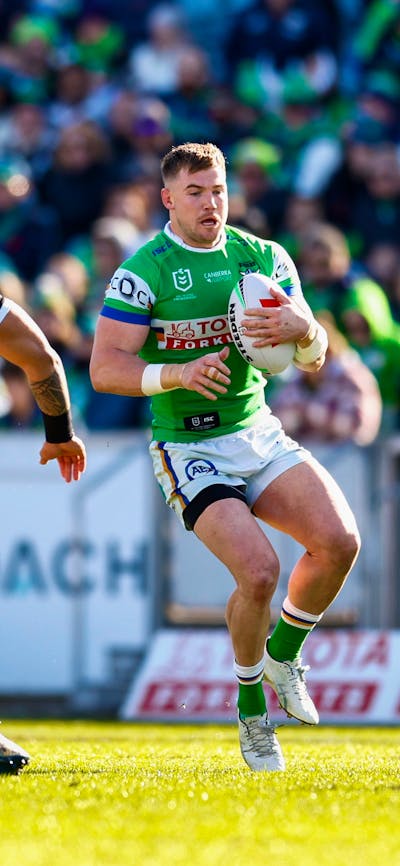 Canberra Raiders player Hudson Young running the ball.