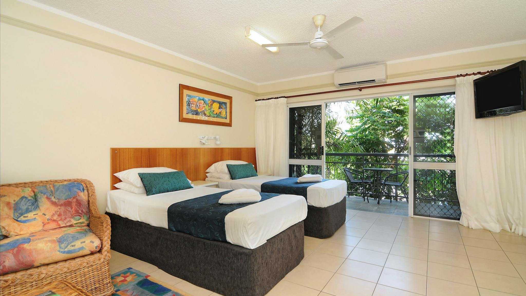 Cairns Queenslander Hotel and Apartments Cairns Queenslander Hotel and Apartments