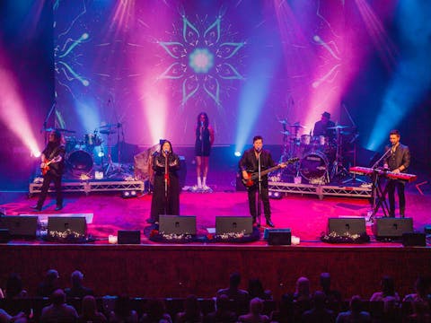 Seventh Wonder performs Fleetwood Mac's Rumours and the hits - Chatswood