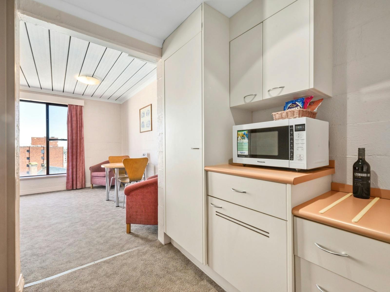 Larger corner rooms available with views across the CBD