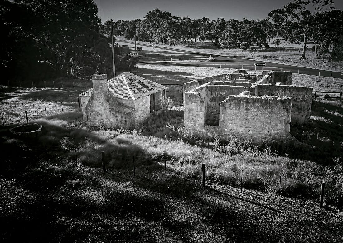 Historical Kangaroo Inn Ruins Kangaroo Inn, Attraction South