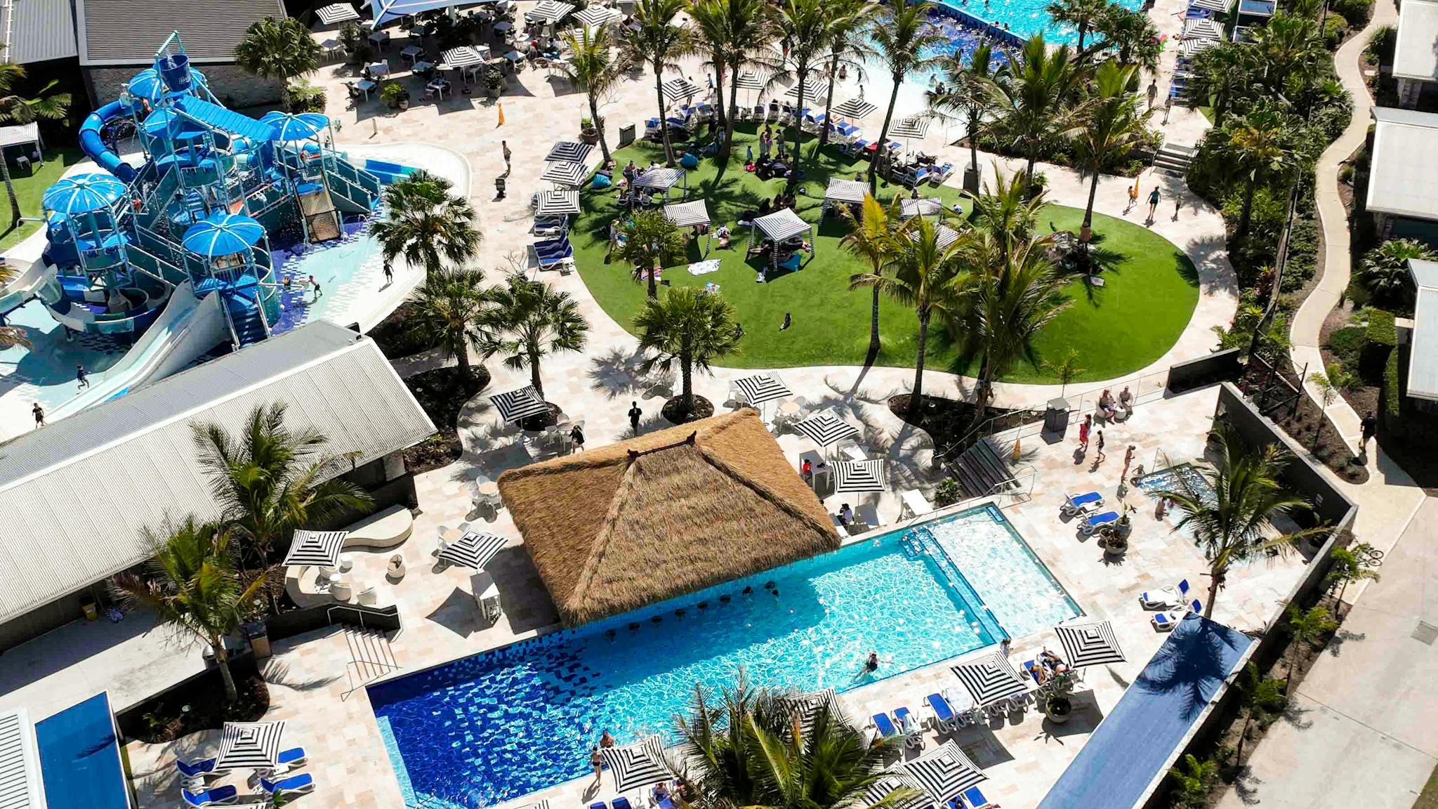 Pool Area & Swim Up Bar Pool Area & Swim Up Bar