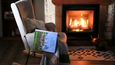 Yass Valley Accommodation with fireplace