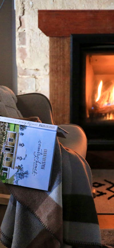 Yass Valley Accommodation with fireplace