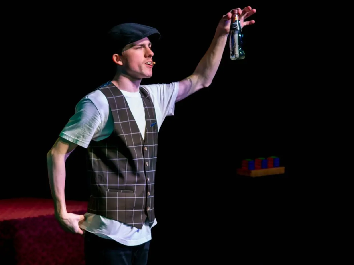 Aiden Schofield: Trivial Trickery - Bokarina