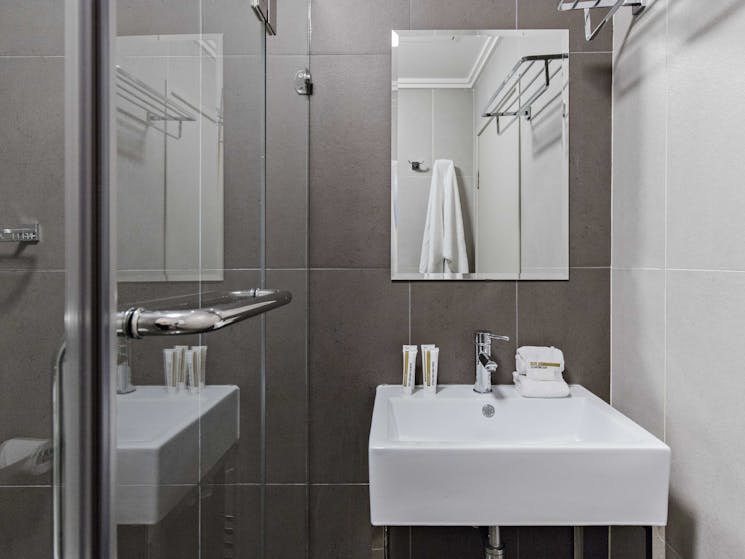 Cosy bathroom  at the Bayswater by Sydney Lodges, Kings Cross Sydney