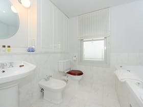 Yarra Suite - Bathroom