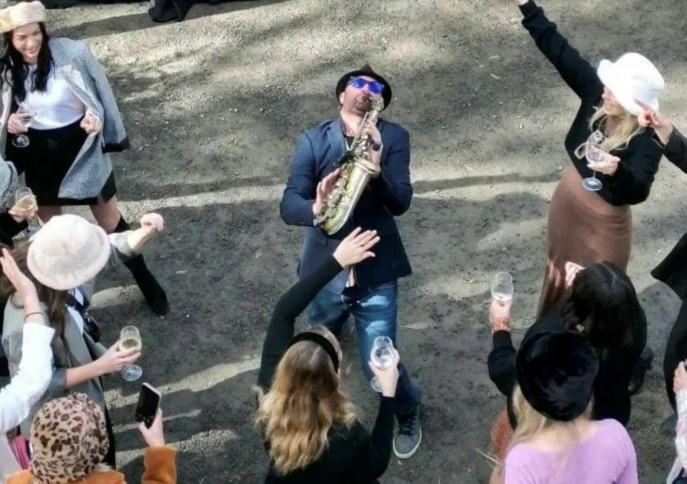 SAX on the deck Ι Troy Stevens SAXMAN Ι Nom Nom Kitchen at Greg Cooley Wines