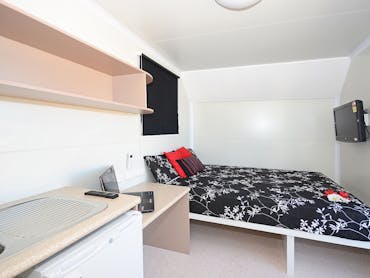 Sleeps 2 or 4 Sleeps 2 or 4