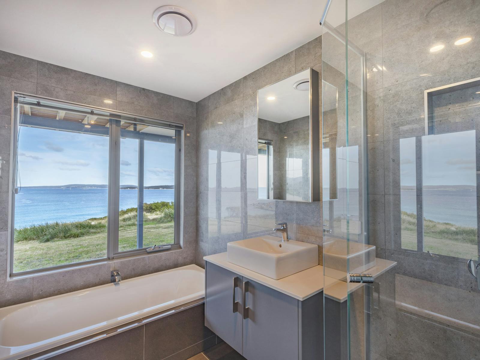 Tranquility Bay of Fires Bathroom