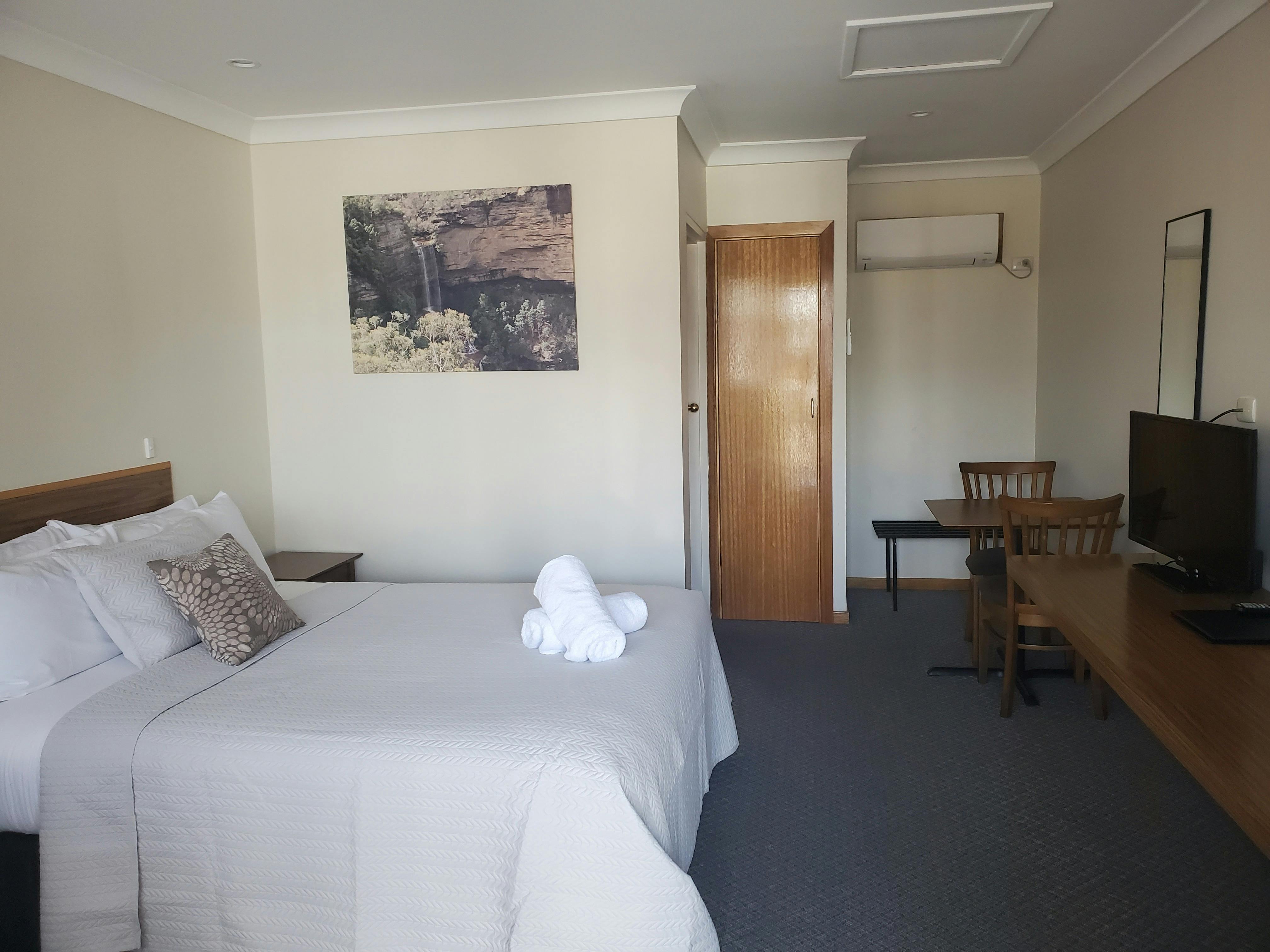 Standard Queen Room