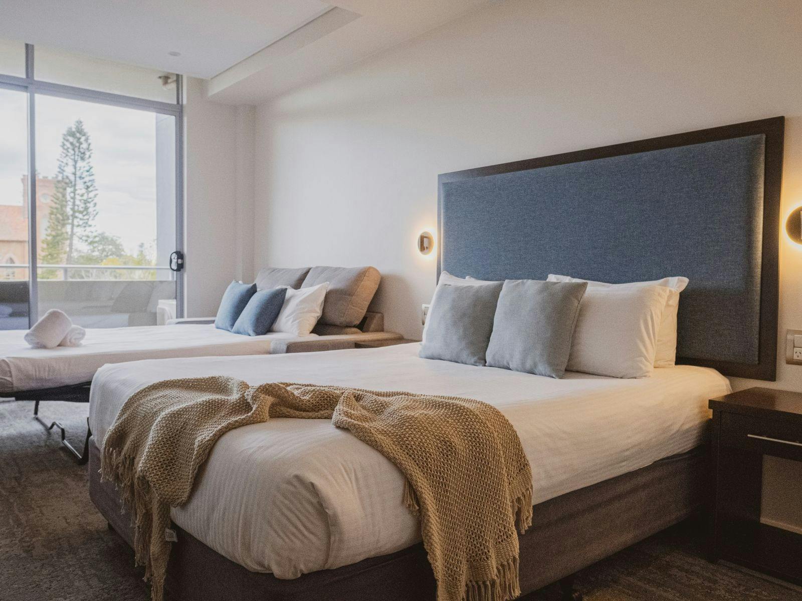 クイーンルーム ソファとバルコニー付