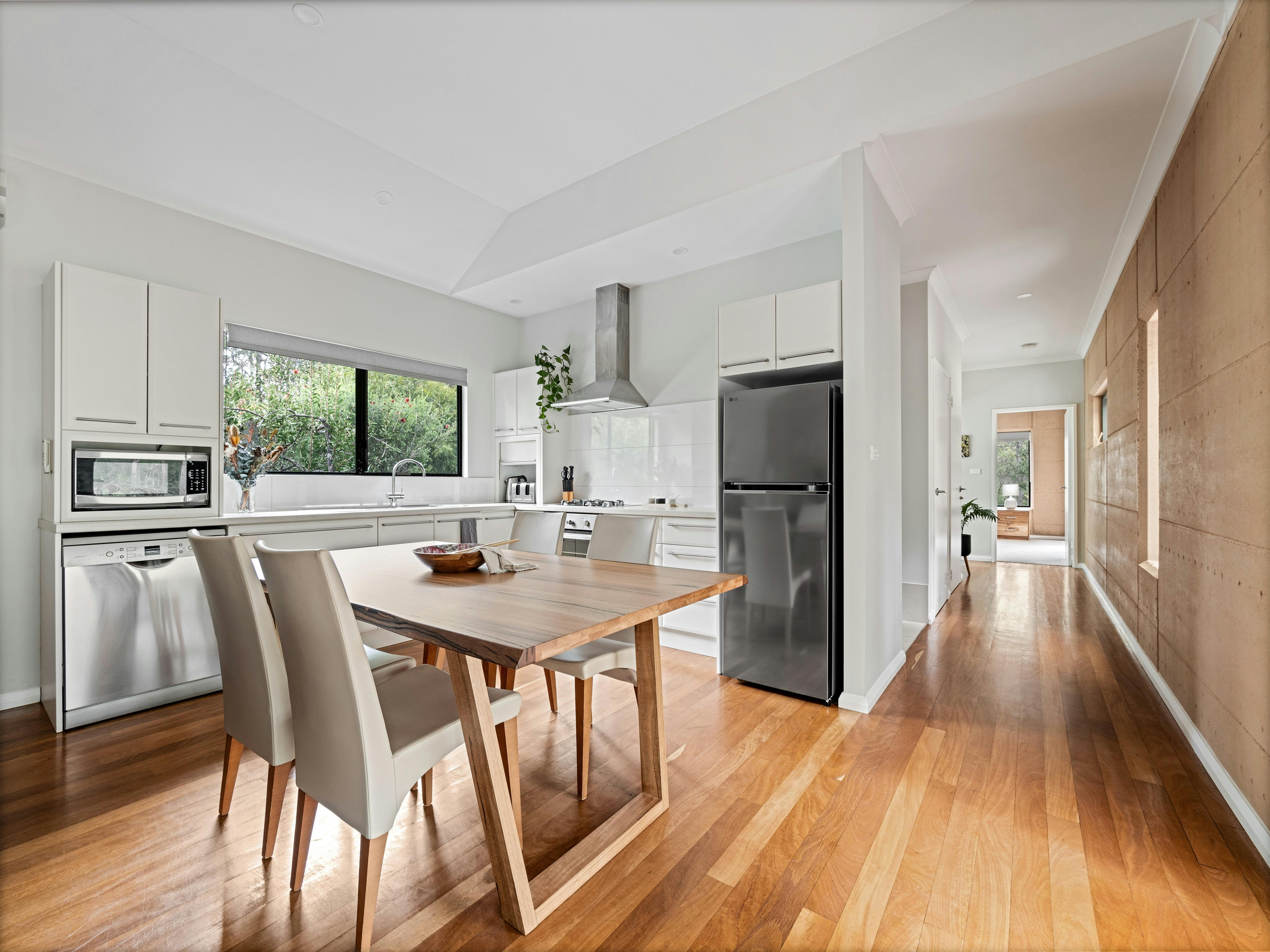 Fully equipped Kitchen, including Dishwasher, Microwave, Cooker/Oven, Fridge Freezer