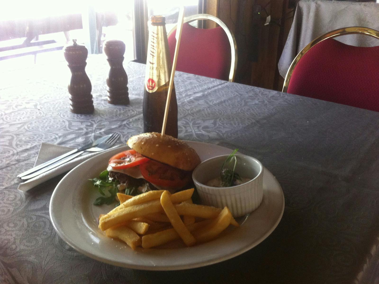 Riverside Bar and Restaurant: Mount Seaview Resort