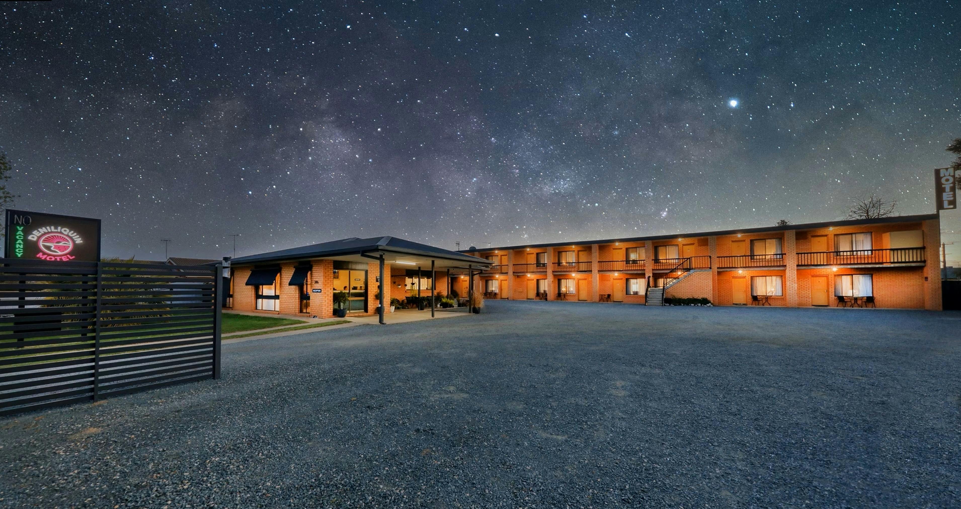 Motel Front