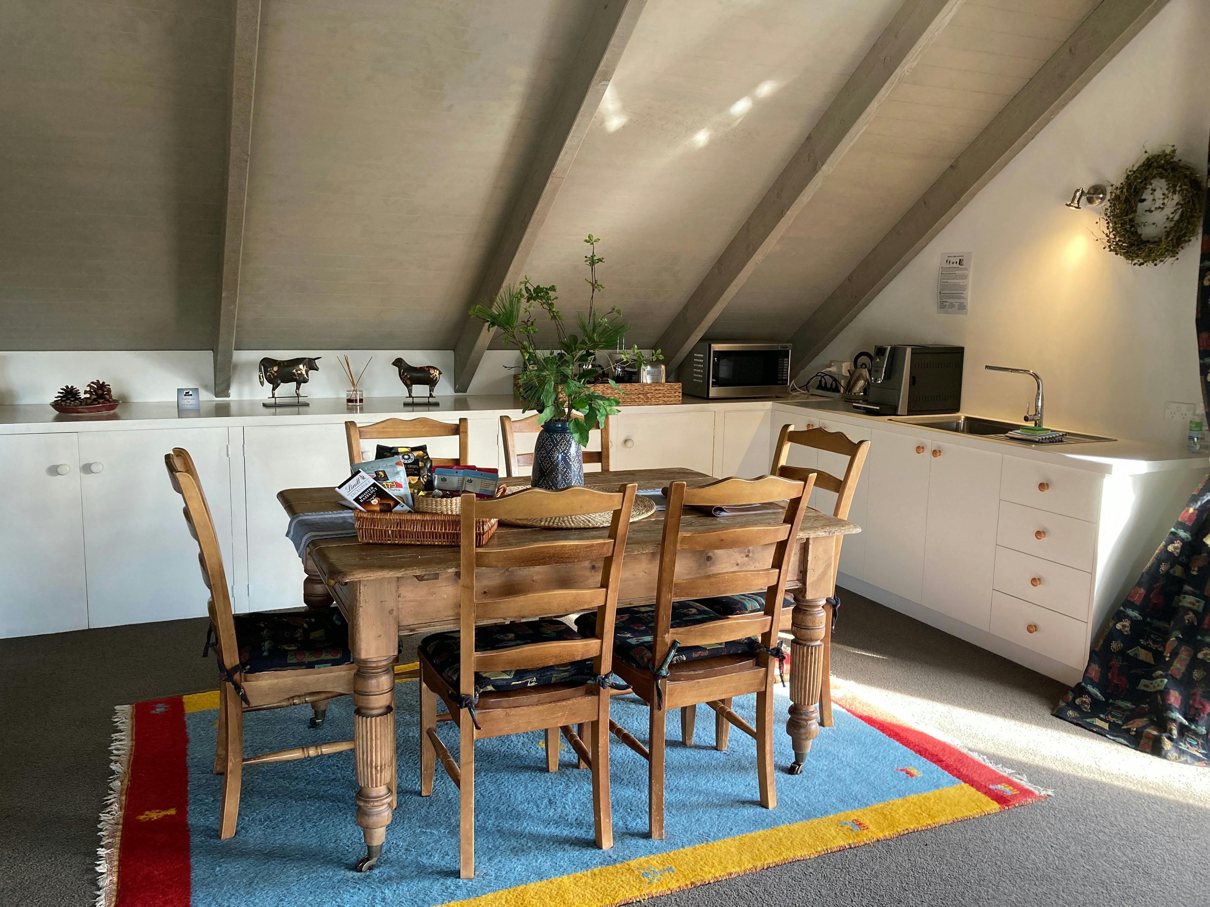 Dining area (upstairs)