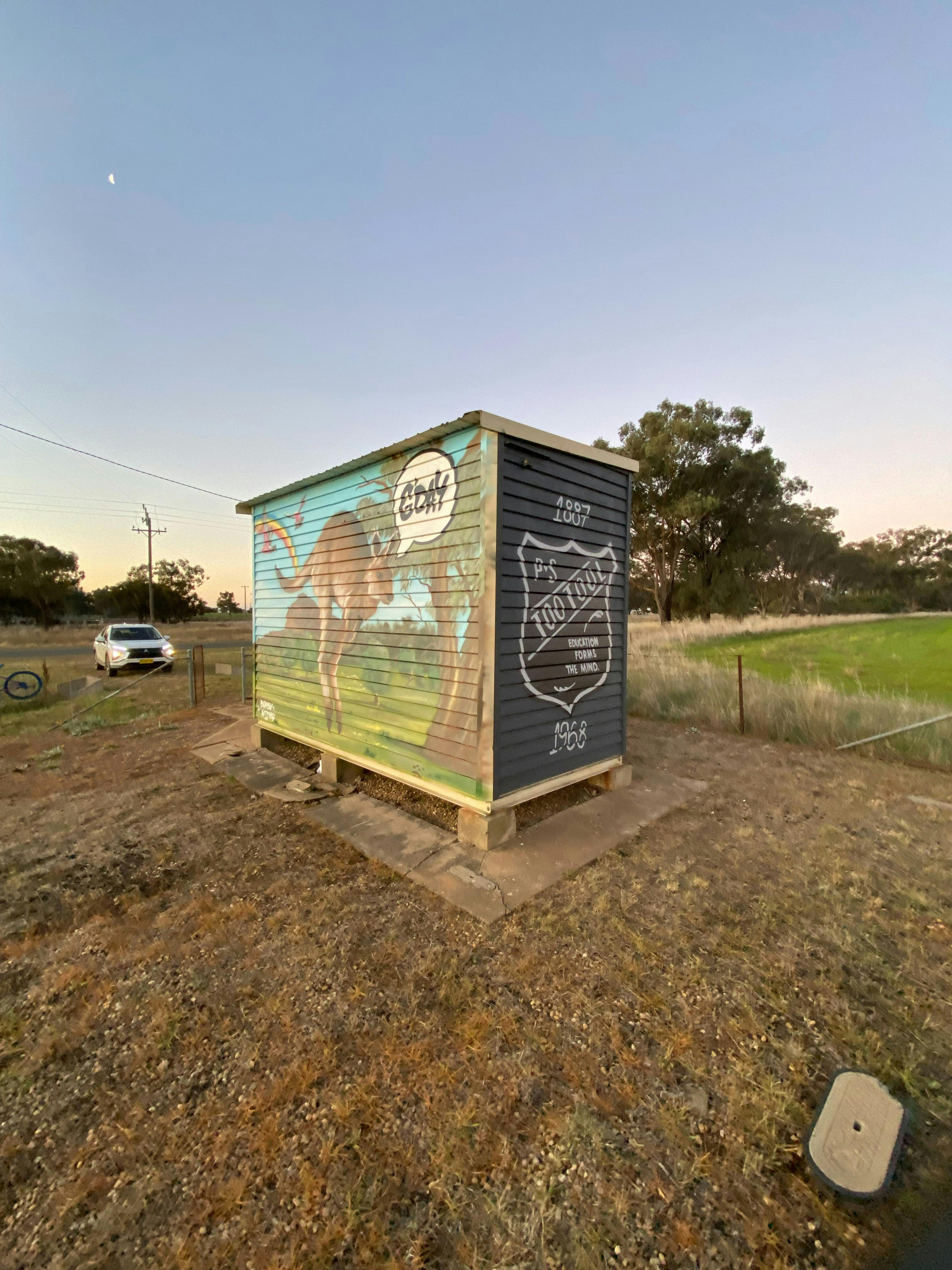 Tootool Telstra 電話交換局の建物の壁画