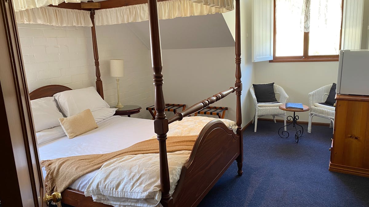 Queen Four Poster Bed