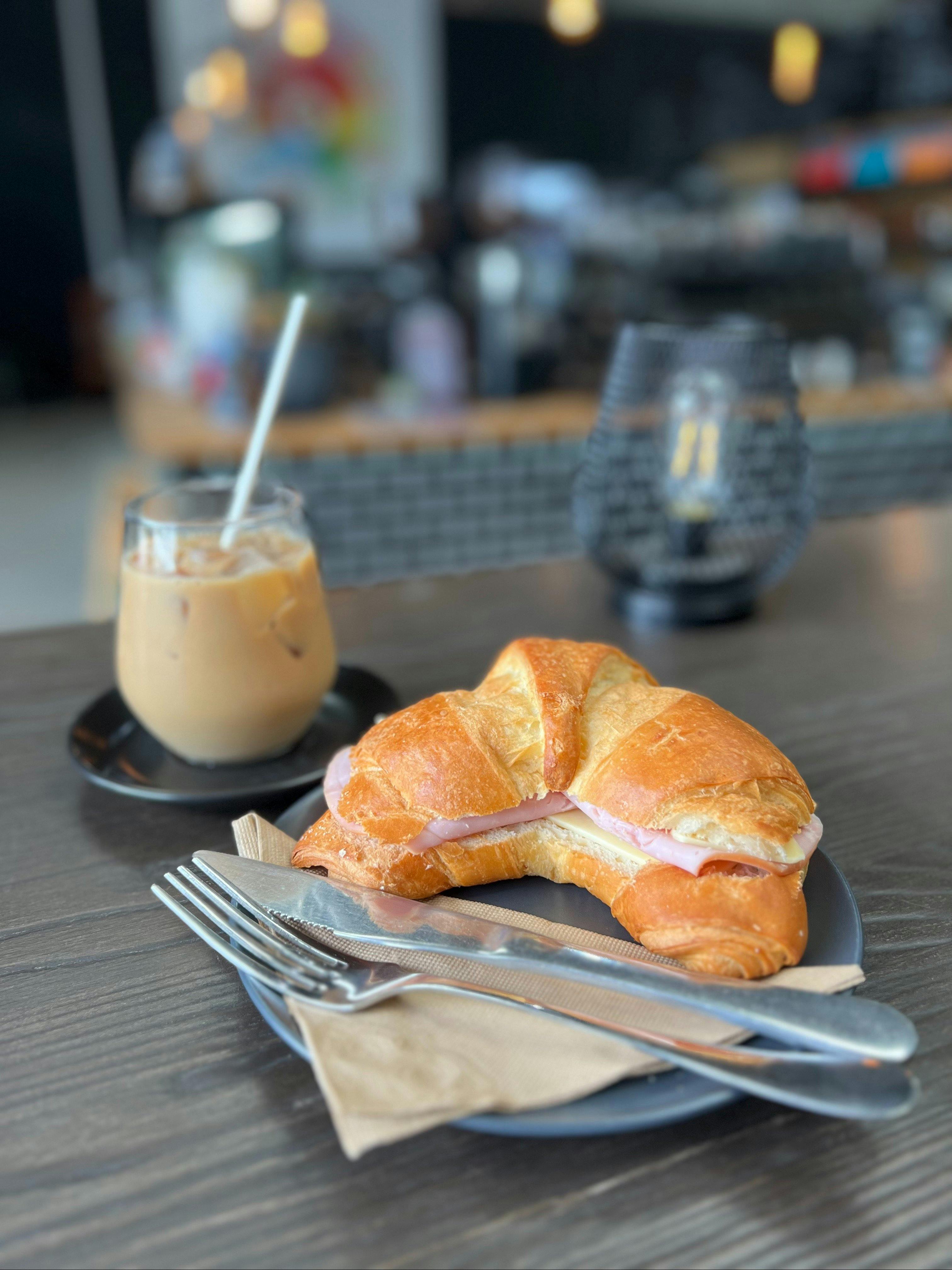 ハム、チーズクロワッサン