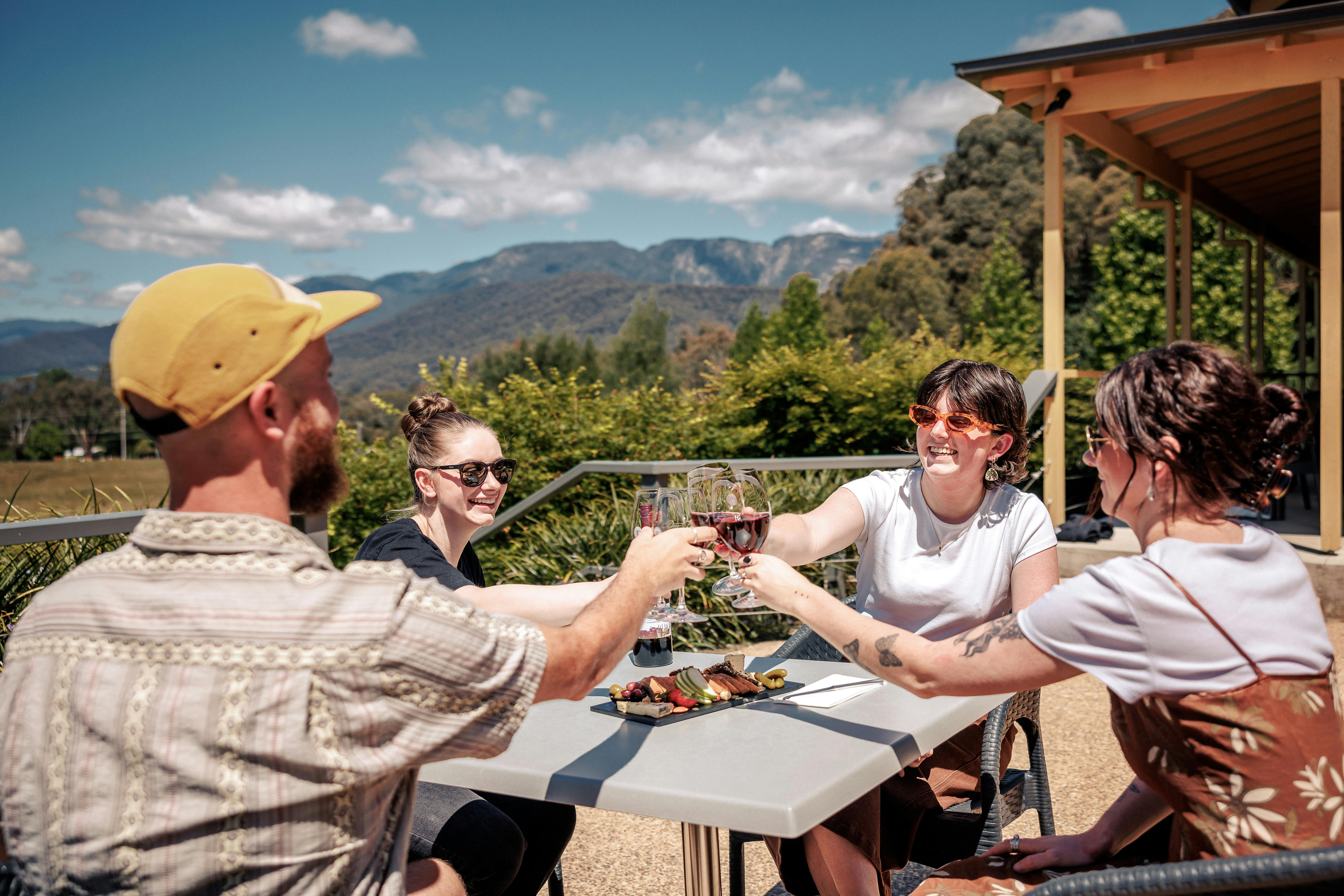 Summer Tunes, Picnic Vibes at Ringer Reef