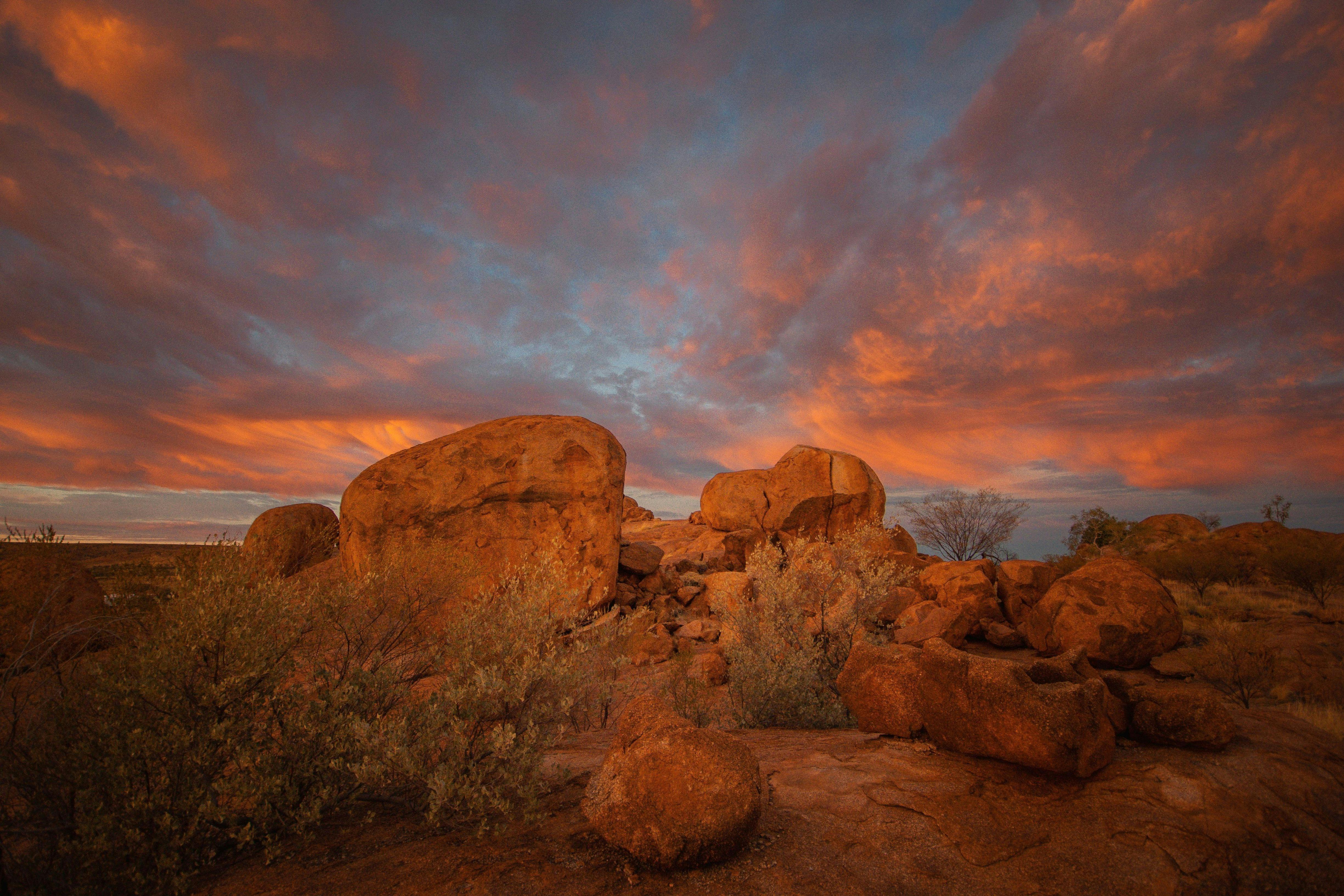 Twilight at Karlu Karlu / Devils Marbles Conservation Reserve