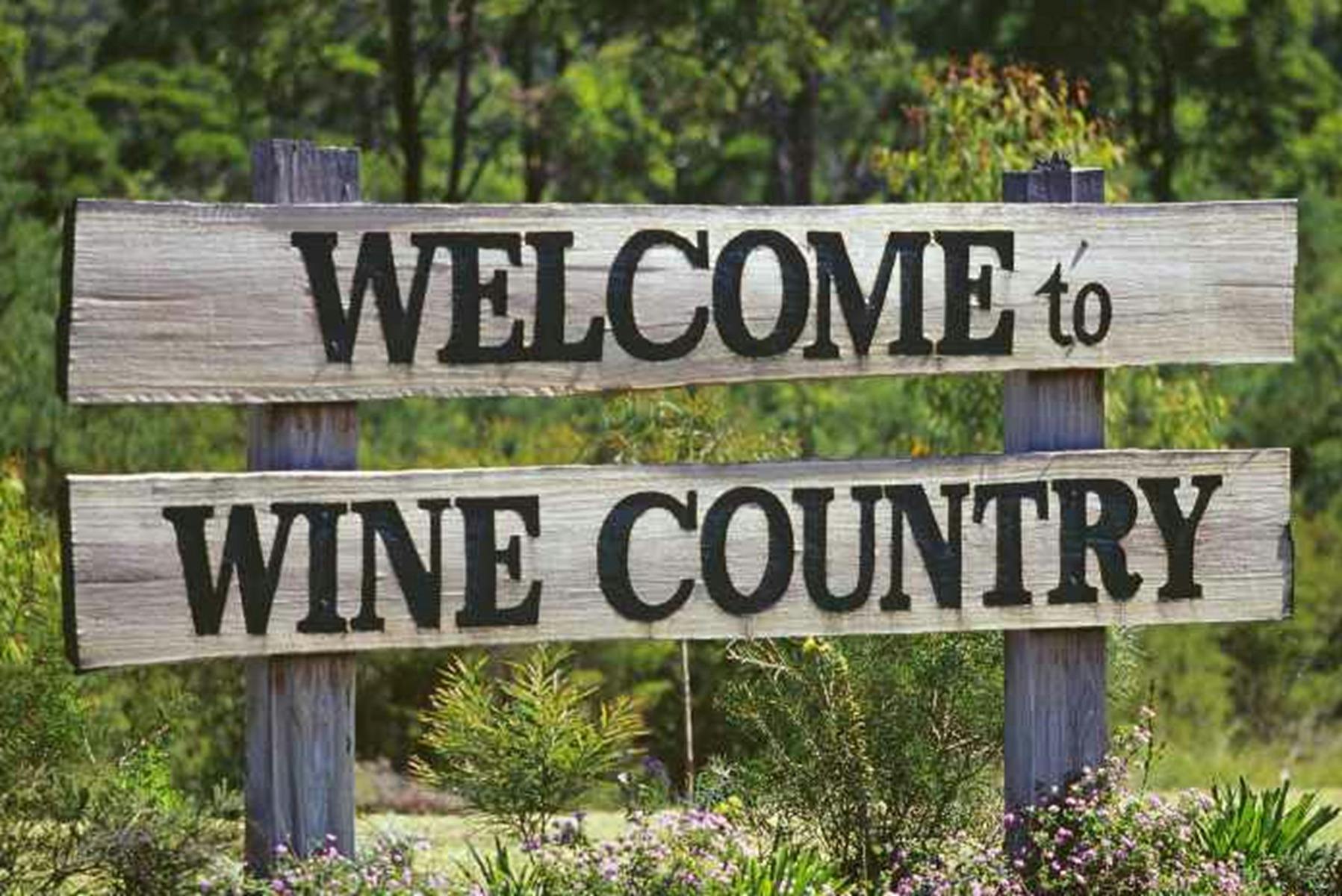 A welcome to wine country sign