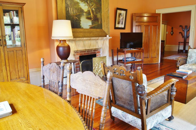 Buxton Manor George Lowe Esquire Apartment