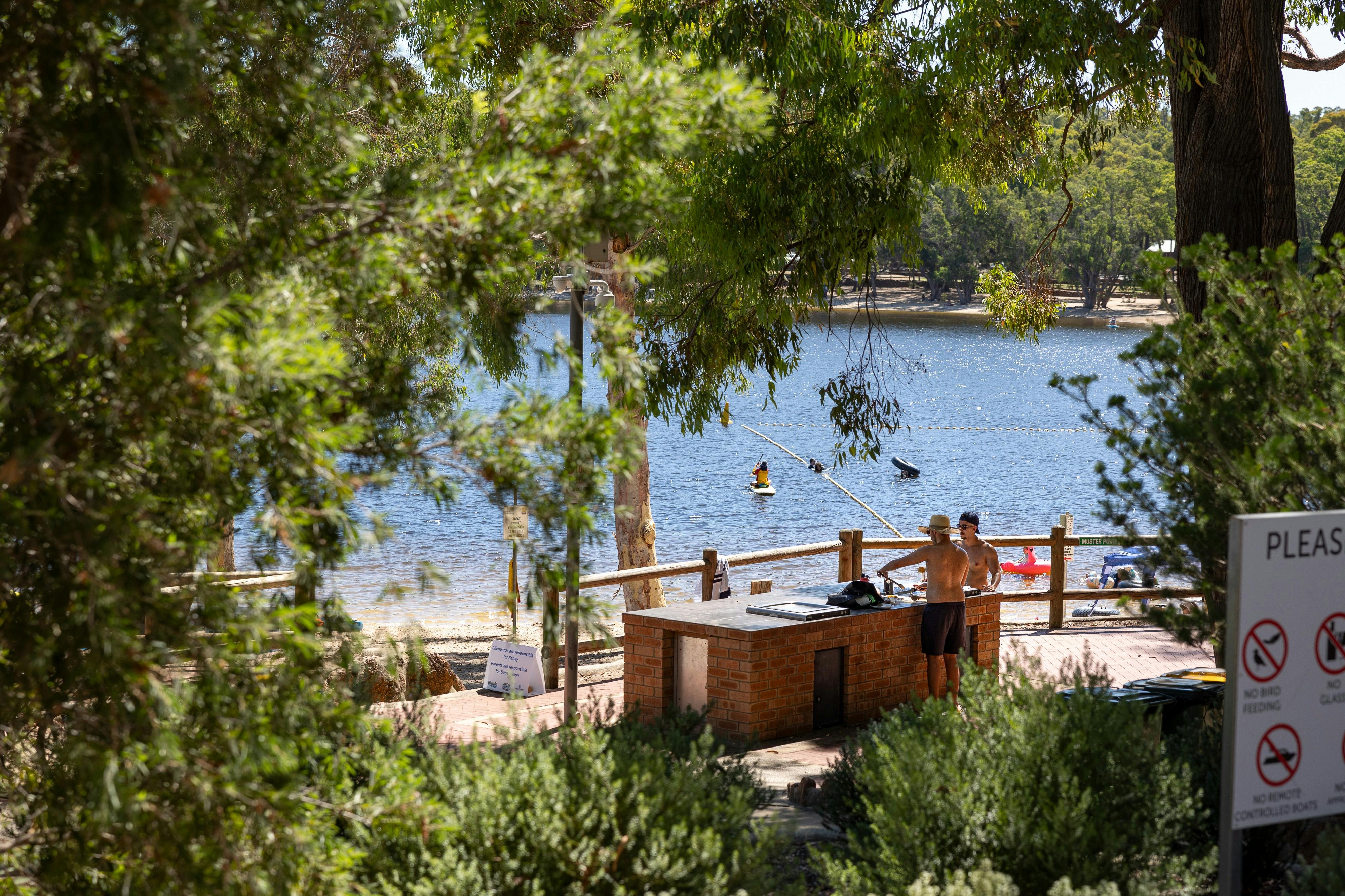 Lake Leschenaultia
