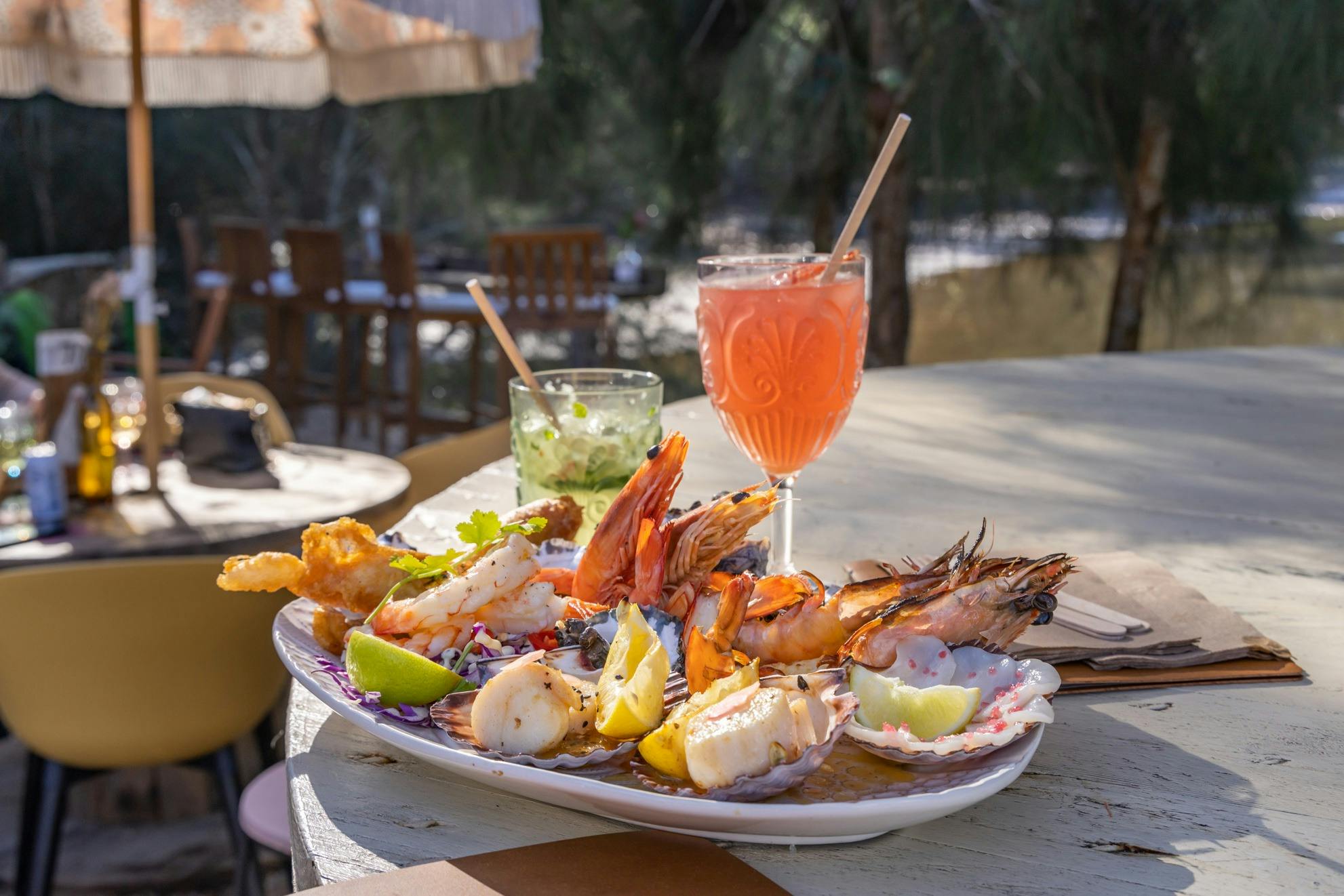 セルフガイド付き電動自転車ツアー、牡蠣、ビール、海岸沿いのトレイル